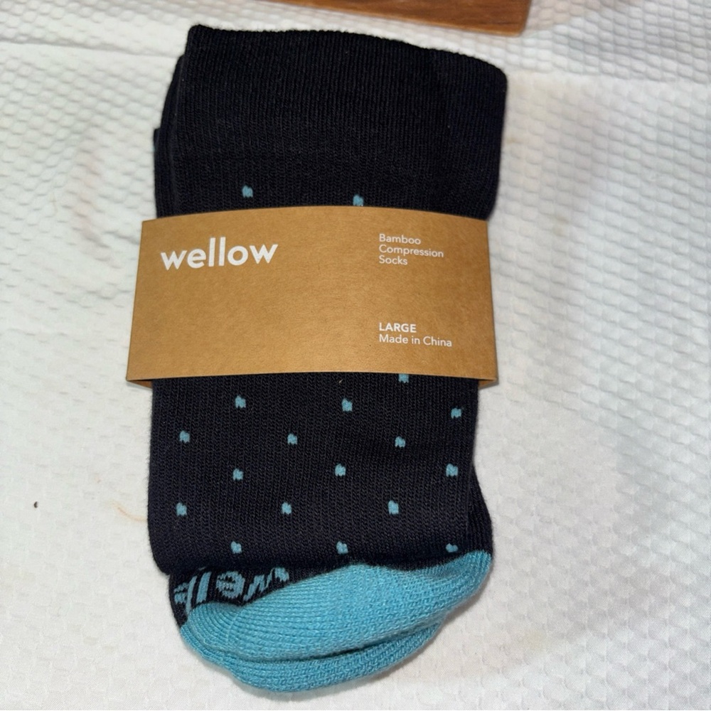 Wellow Women’s  Compression Socks with Teal Accents